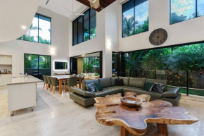Flagstaff Pavillion - A Lush Subtropical Paradise